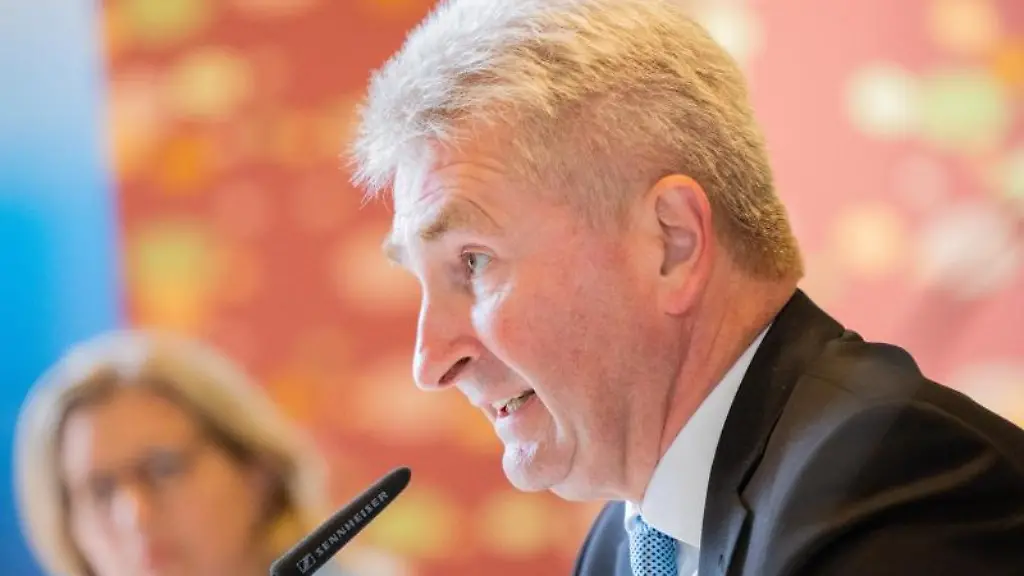 Andreas-Pinkwart-FDP-nordrhein-westfaelischer-Wirtschaftsminister-spricht