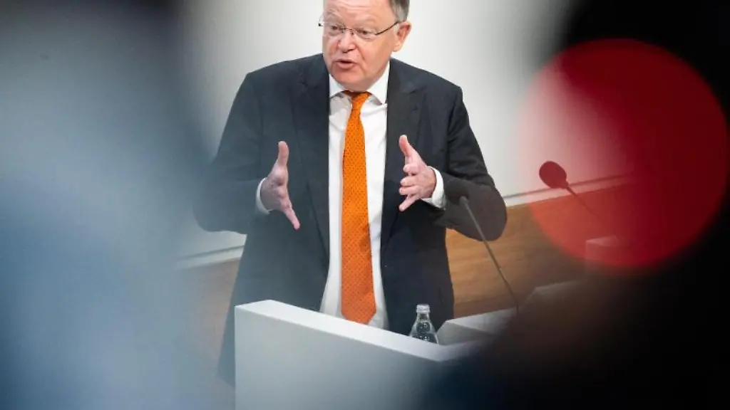 Stephan-Weil-SPD-Ministerpraesident-in-Niedersachsen-spricht