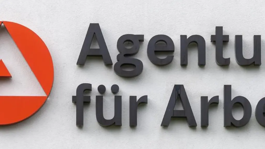 Das-Logo-der-Agentur-fuer-Arbeit-ist-zu-sehen