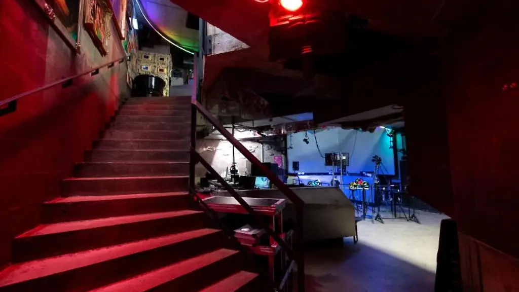 Blick-in-einen-geschlossenen-Club