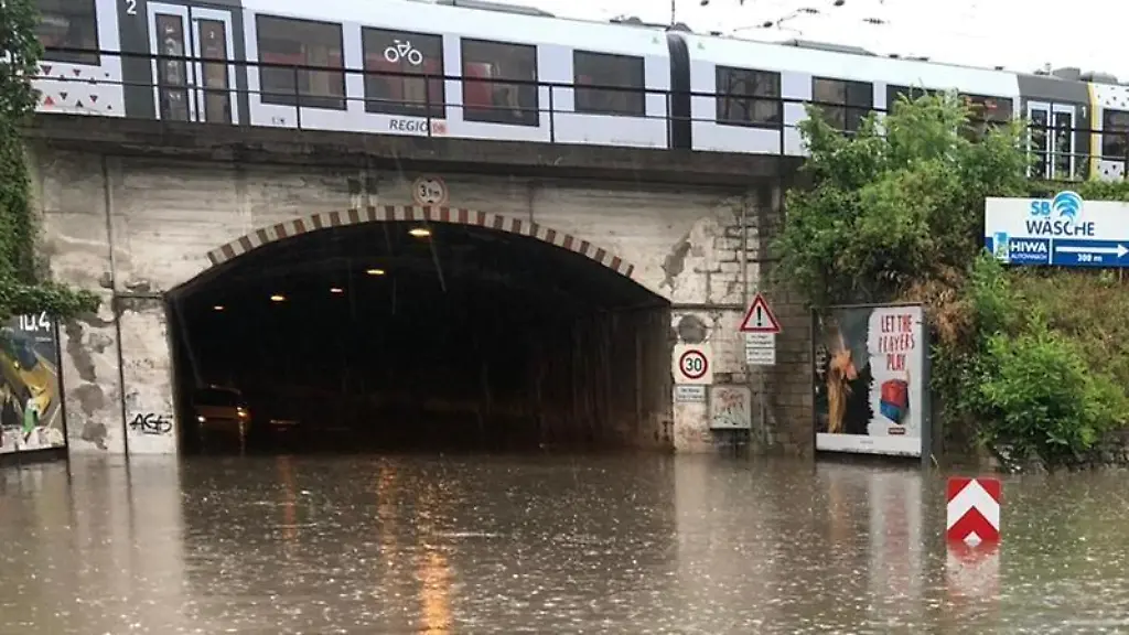 Ein-voll-gelaufener-Tunnel-in-Worms