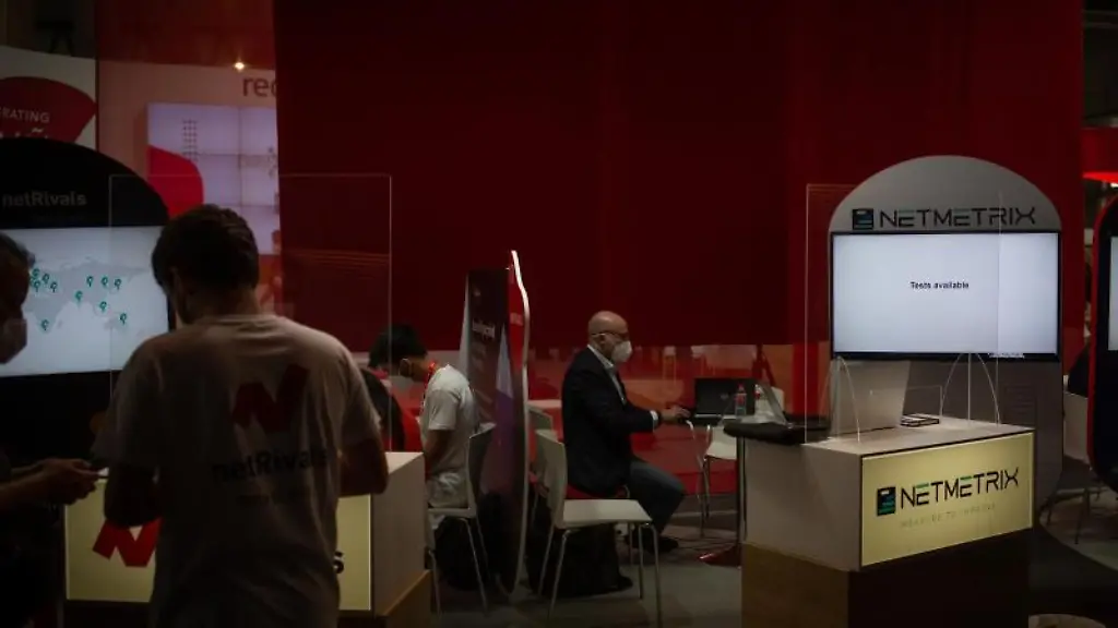 Besucher-nehmen-an-der-14-Ausgabe-des-Mobile-World-Congress-MWC-2021-teil