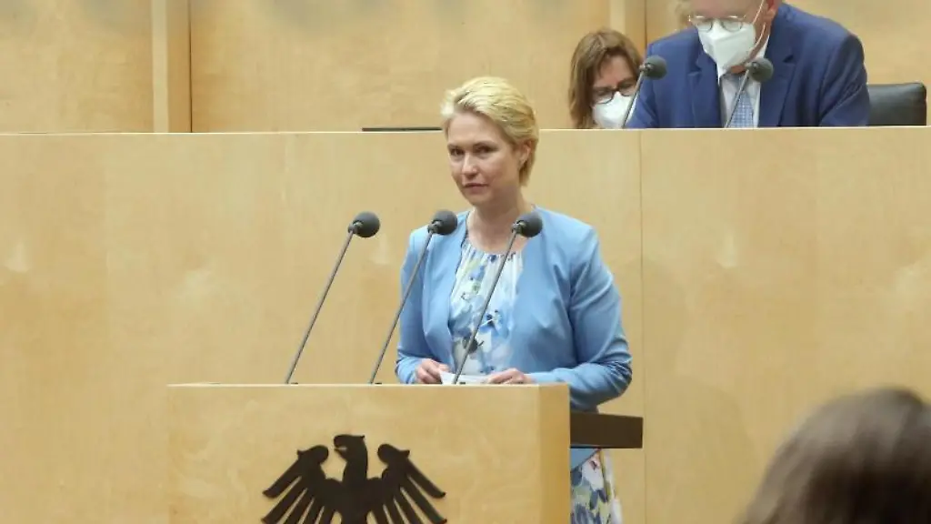 Manuela-Schwesig-SPD-Ministerpraesidentin-in-Mecklenburg-Vorpommern-spricht-im-Bundesrat