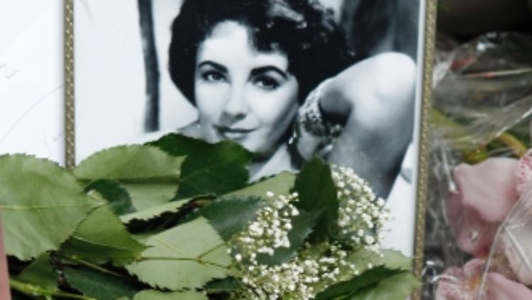 Gedenken an die Diva: Blumen auf Taylors Stern auf dem Walk of Fame.