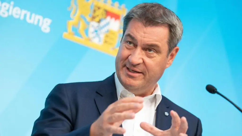 Bayerns-Ministerpraesident-Markus-Soeder-spricht-auf-der-Pressekonferenz-nach-dem-Corona-Impfgipfel