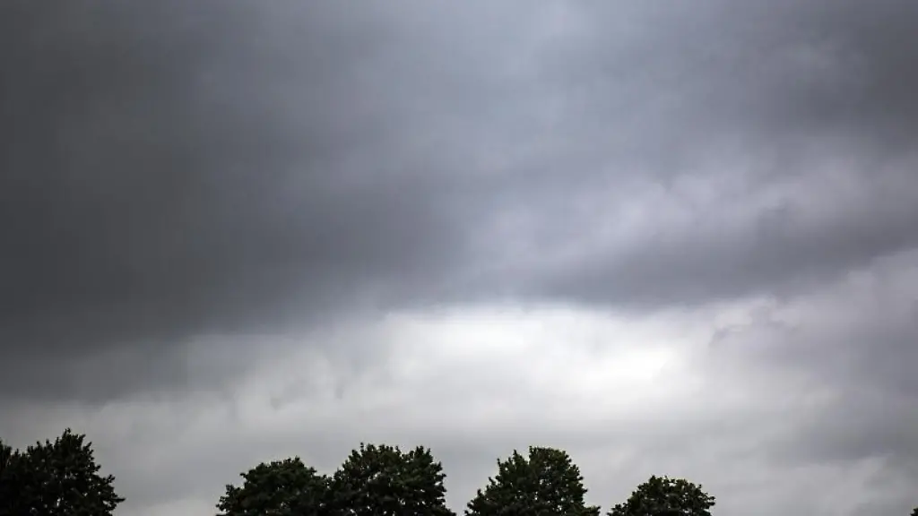 Regenwolken-ziehen-auf