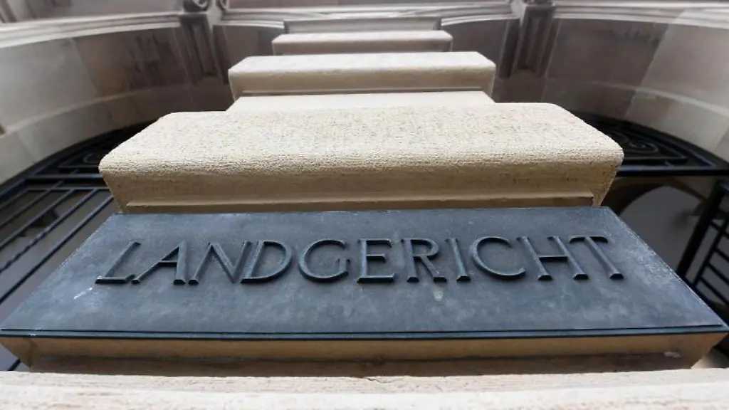 Aussenaufnahme-des-Landgericht-Karlsruhe