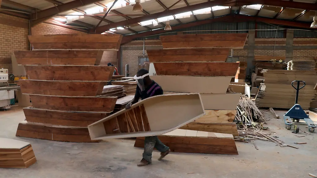 2021-05-13T000000Z-257999938-RC2YEN9XL2O8-RTRMADP-3-HEALTH-CORONAVIRUS-AFRICA-CASUALTIES