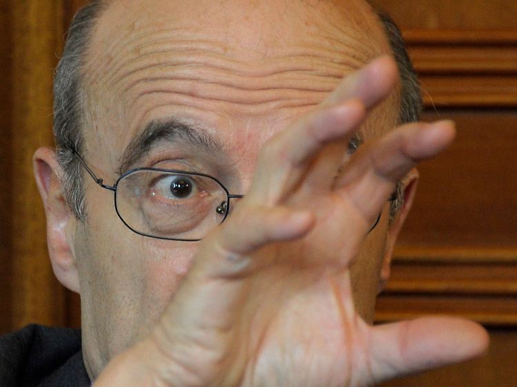 Nach Auffassung von Frankreichs Außenminister Juppé dauert es nicht mehr lange, bis Gaddafis Militär zerstört ist.