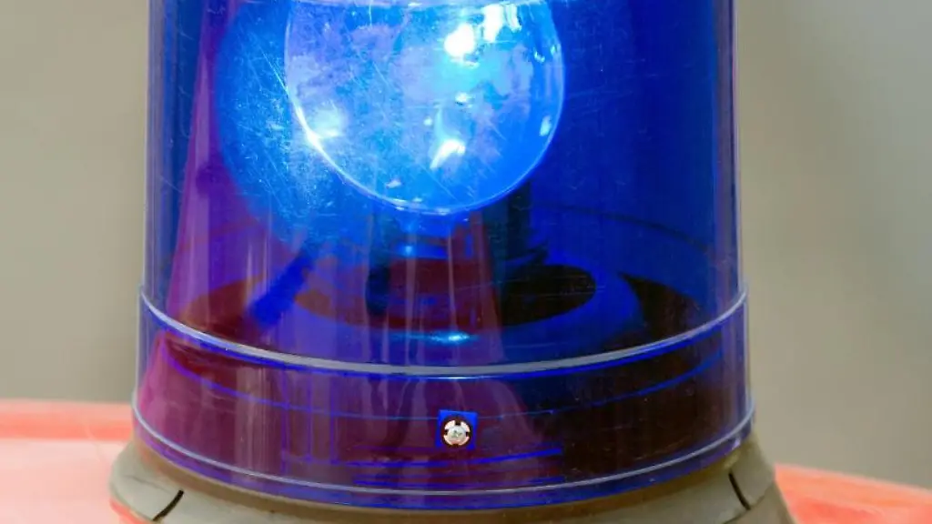 Ein-Blaulicht-auf-einem-Feuerwehrwagen