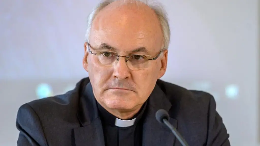 Rudolf-Voderholzer-Bischof-von-Regensburg-nimmt-an-einer-Pressekonferenz-teil