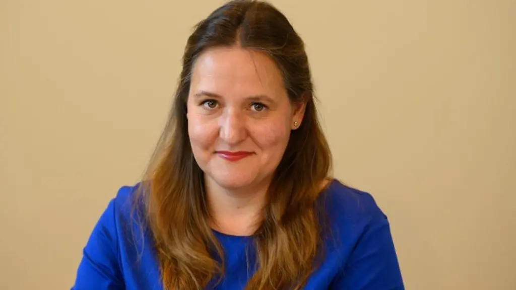 Manja-Schuele-SPD-Brandenburger-Ministerin-fuer-Wissenschaft-Forschung-und-Kultur-laechelt