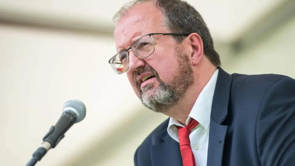 Thomas-Lutze-Die-Linke-spricht