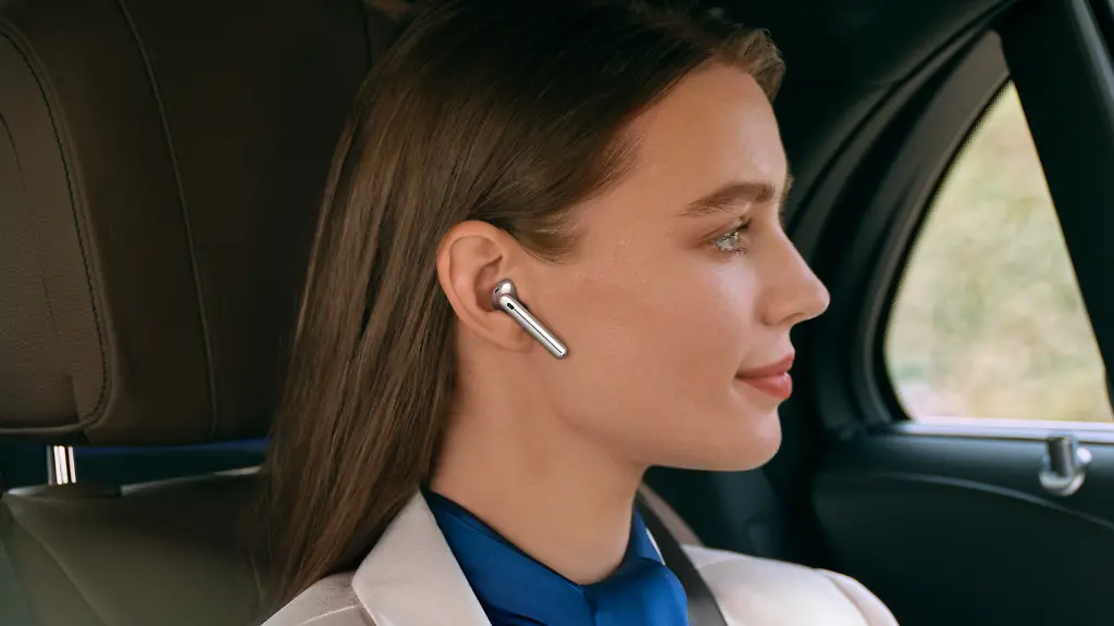 FreeBuds-4-KSP-Shot-ANC-Comfort-wearing-16-9-sRGB