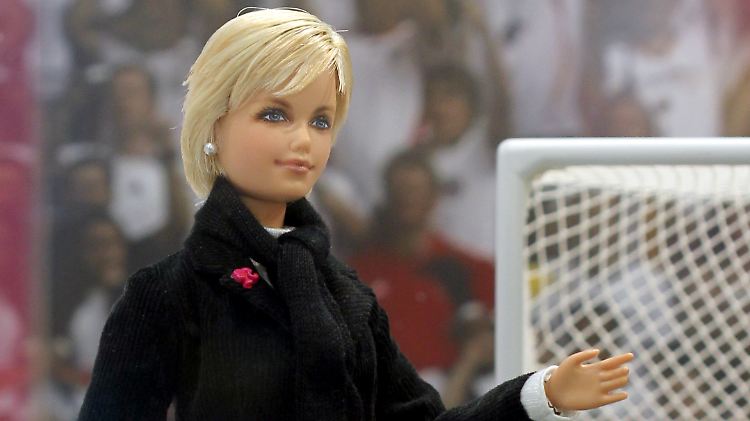 Adrette Barbiepuppe: Bundestrainerin Silvia Neid.