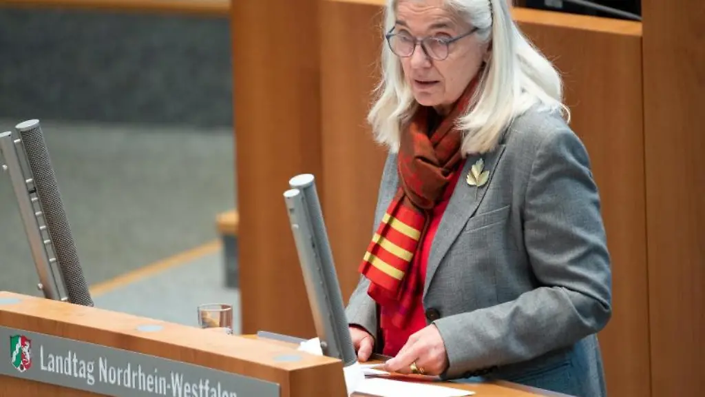 Isabel-Pfeiffer-Poensgen-Ministerin-fuer-Kultur-und-Wissenschaft-des-Landes-Nordrhein-Westfalen-spricht