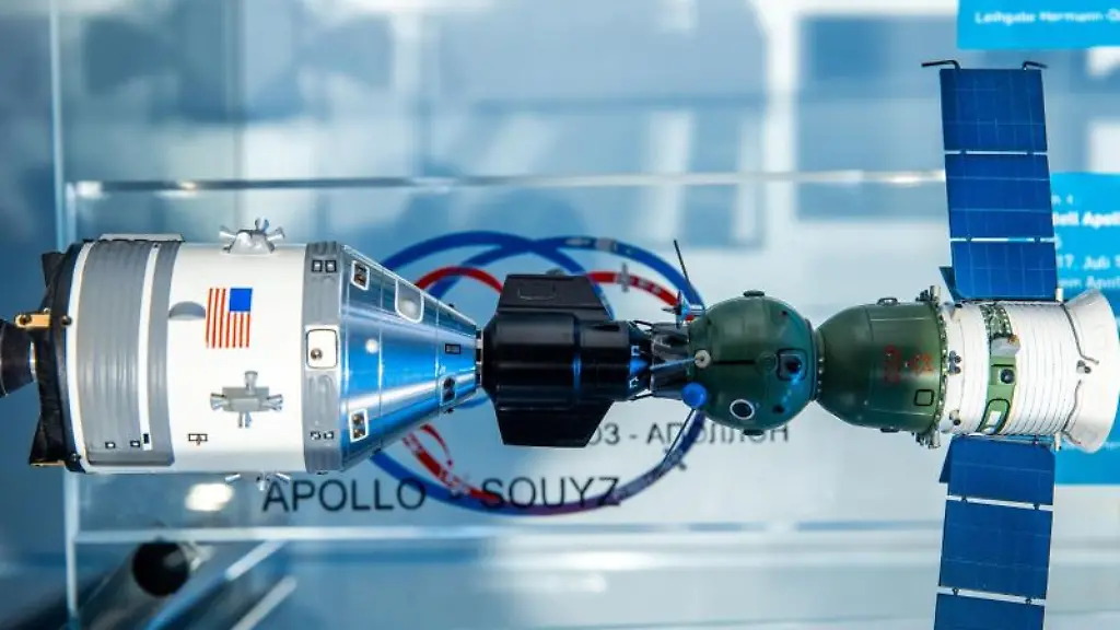 Das-Modell-der-Apollo-Sojus-Kopplung-von-1975-ist-in-der-Sonderausstellung-zu-sehen