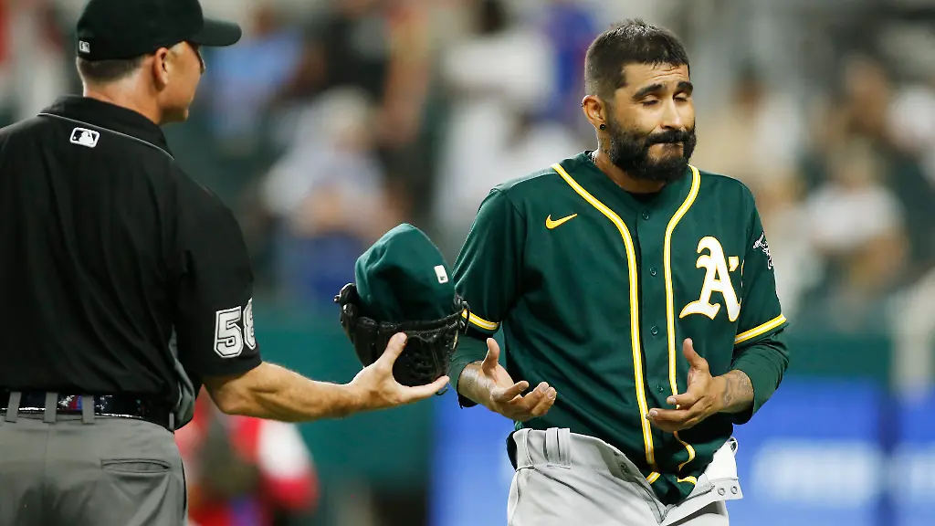2021-06-23T033512Z-1259055326-MT1USATODAY16295499-RTRMADP-3-MLB-OAKLAND-ATHLETICS-AT-TEXAS-RANGERS