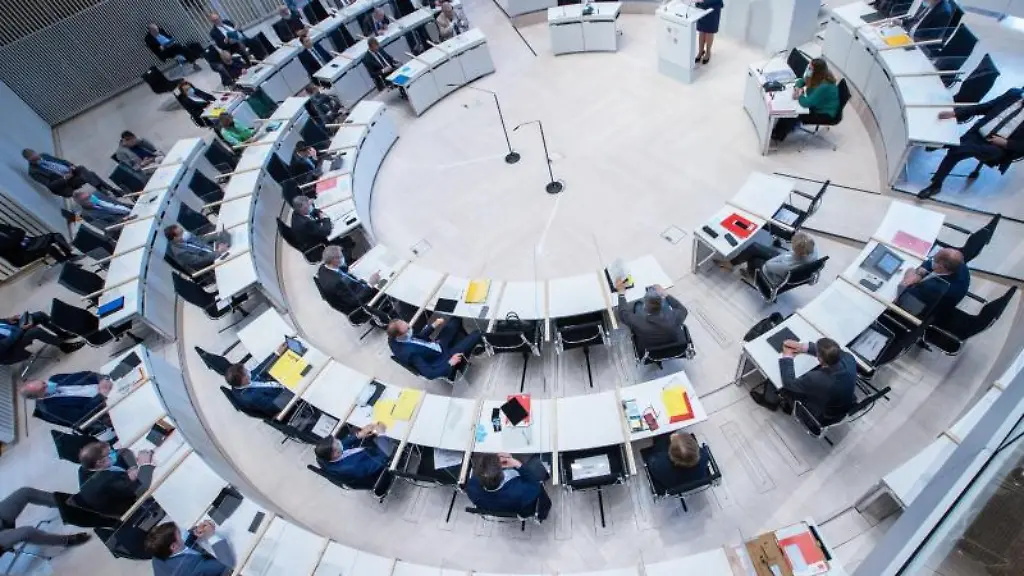 Blick-auf-die-Sitzung-des-Landtages-von-Mecklenburg-Vorpommern