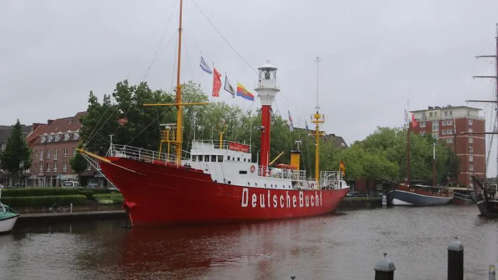 Das-Feuerschiff-Amrumbank-Deutsche-Bucht-liegt-am-Emder-Ratsdelft
