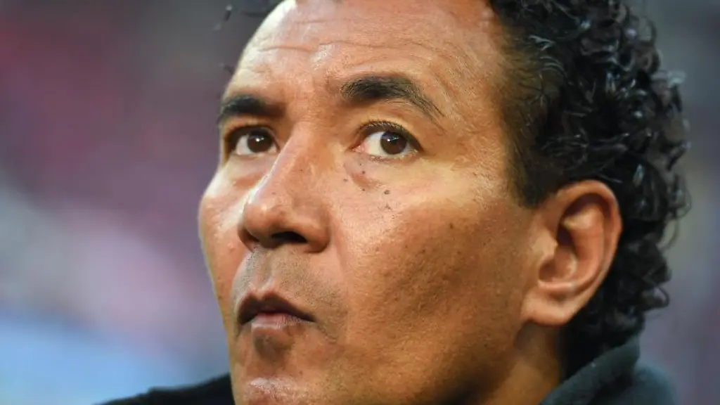 Trainer-Ricardo-Moniz-steht-im-Stadion