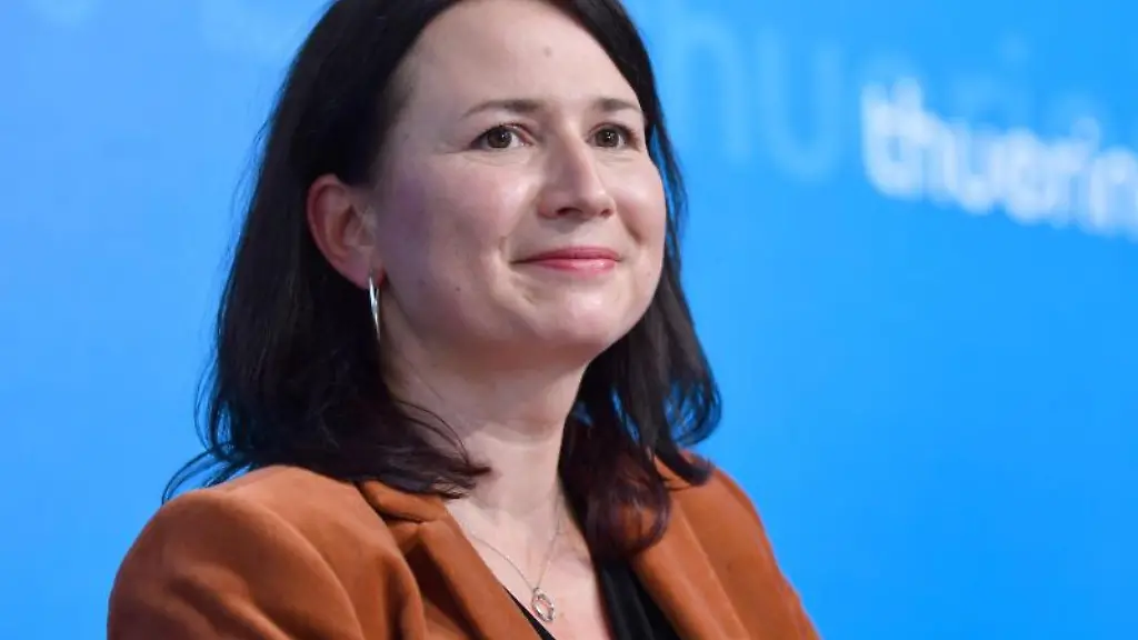 Anja-Siegesmund-Buendnis90-Die-Gruenen-spricht-in-einer-Regierungsmedienkonferenz