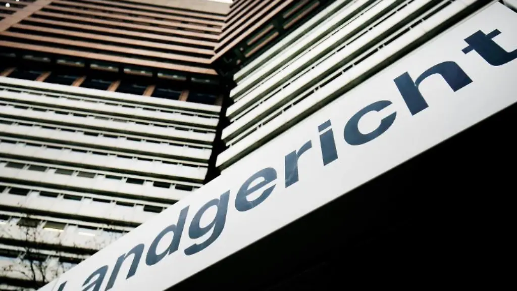 Aussenansicht-des-Landgerichts-Koeln