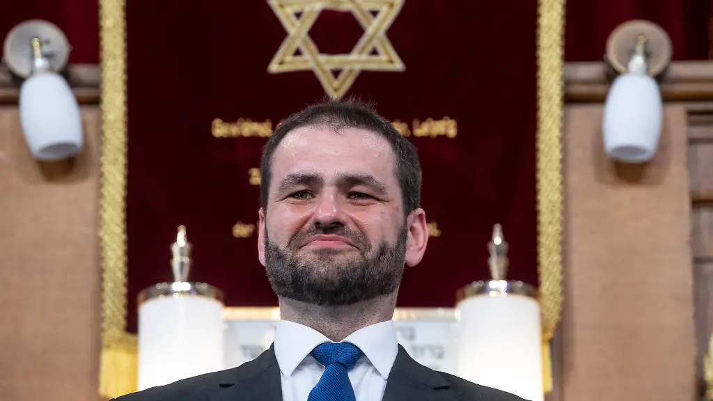 232efc47460f8483e58a878e2d5a9a57