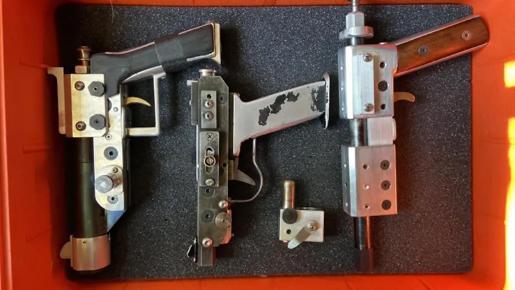 Die-sichergestellten-selbstgebastelten-Pistolen