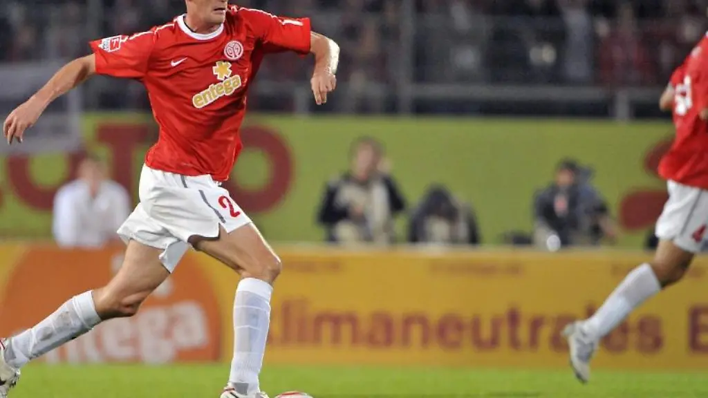 Der-Mainzer-Miroslav-Karhan-am-Ball