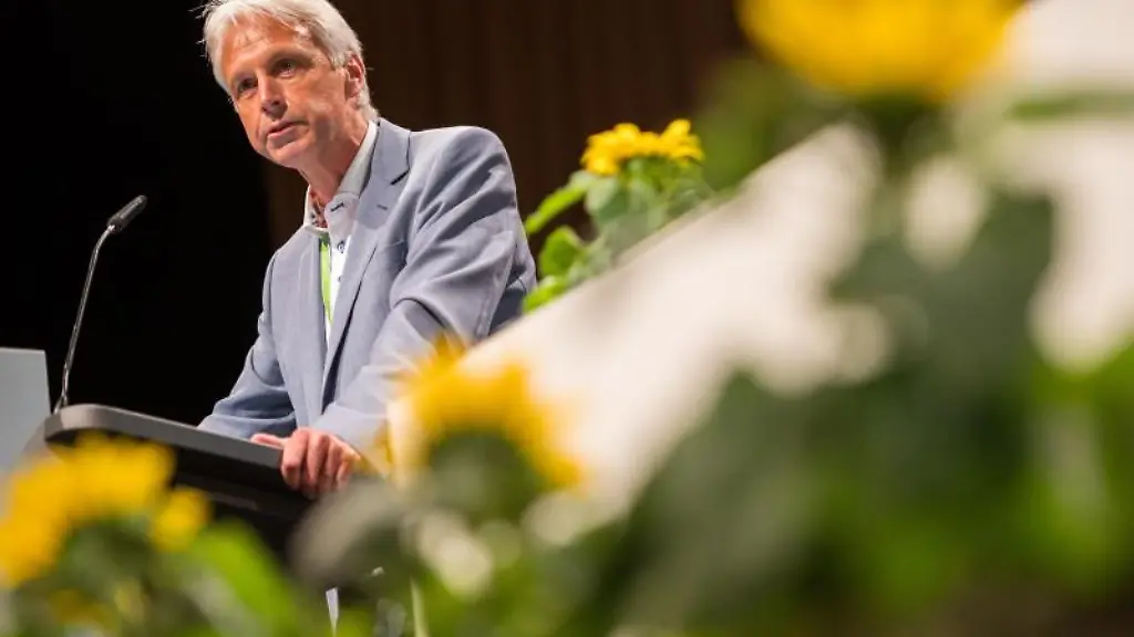 Ralph-Rouget-spricht-auf-dem-Landesparteitag-von-Buendnis-90-Die-Gruenen