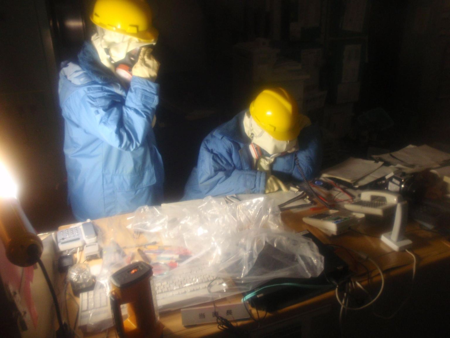 Manche nennen sie die "Helden von Fukushima" oder die "nuklearen Samurai". Andere sehen in ihnen einfach Todgeweihte: ...