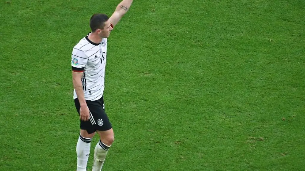 Deutschlands-Robin-Gosens-feiert-sein-Tor-zum-1-4