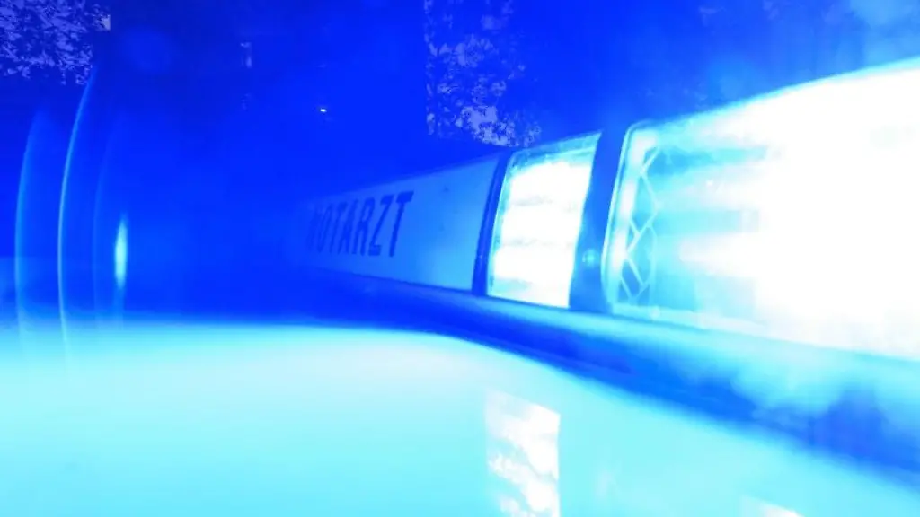 Blaulicht-an-einem-Notarzteinsatzfahrzeug