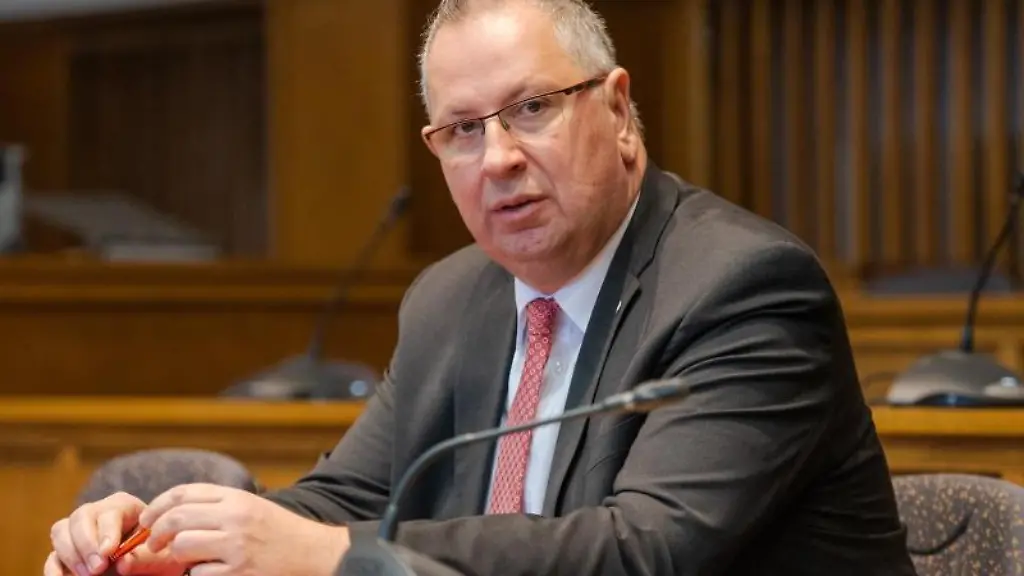 Der-damalige-Homburger-Oberbuergermeister-Ruediger-Schneidewind-SPD