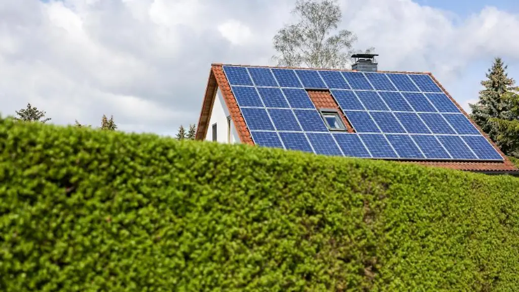 Einfamilienhaus-mit-Solarzellen