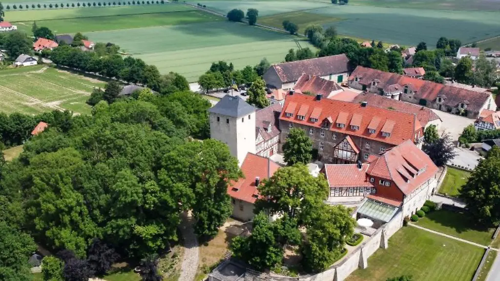 Die-Burg-Warberg-wird-Standort-fuer-das-Ackerbauzentrum-Niedersachsen