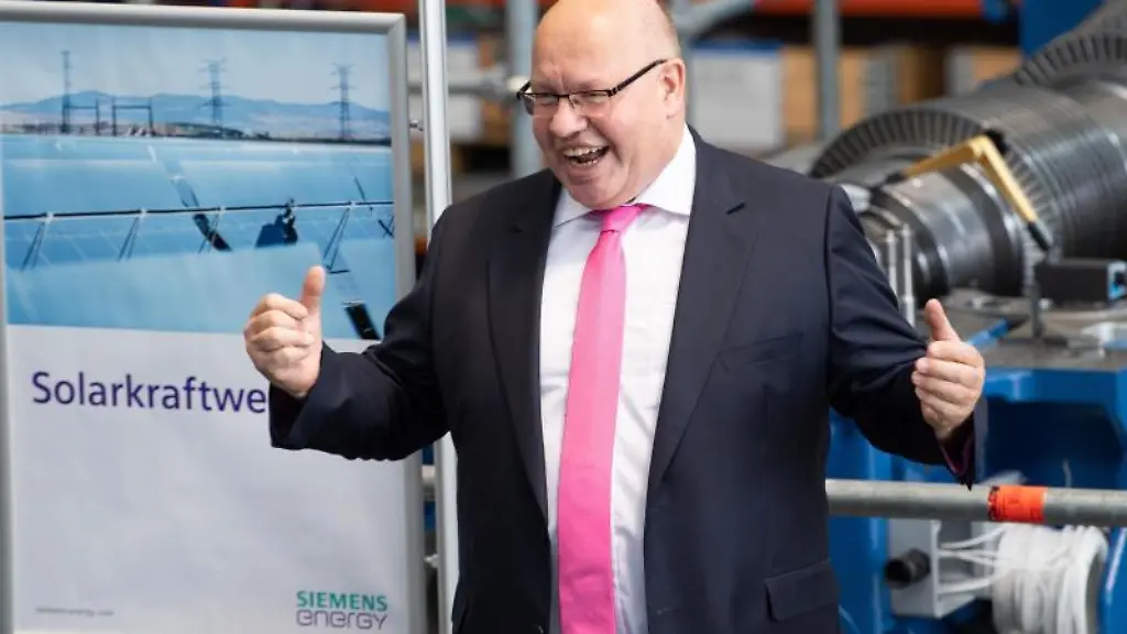 Peter-Altmaier-CDU-spricht-in-einer-Halle-fuer-die-Endmontage-von-Siemens-Energy