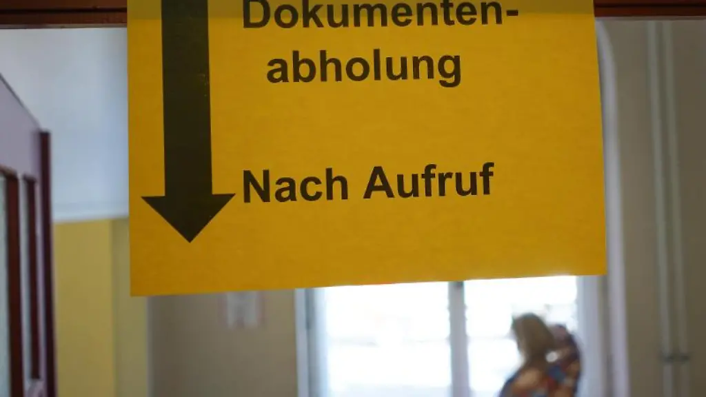 Blick-in-ein-Buergeramt-in-Berlin-Pankow