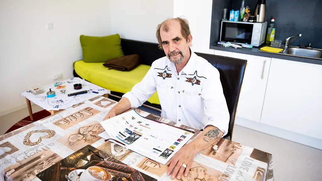 b383693a6bdf0f2667d0b56cfd1ce17d