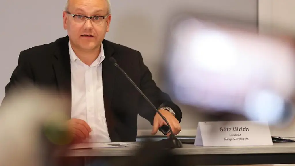 Goetz-Ulrich-CDU-Landrat-des-Burgenlandkreises-spricht