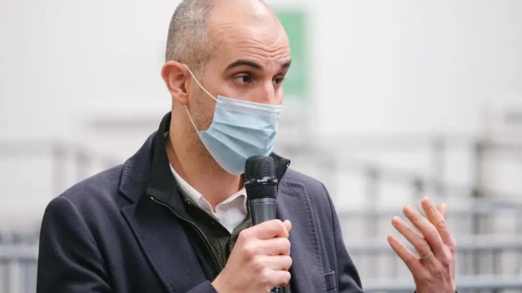 Belit-Onay-Oberbuergermeister-der-Stadt-Hannover-gibt-ein-Pressestatement