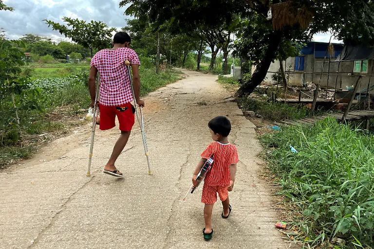 2021-05-28T230033Z-1267920731-RC2SKN998TN2-RTRMADP-3-MYANMAR-POLITICS-VICTIM