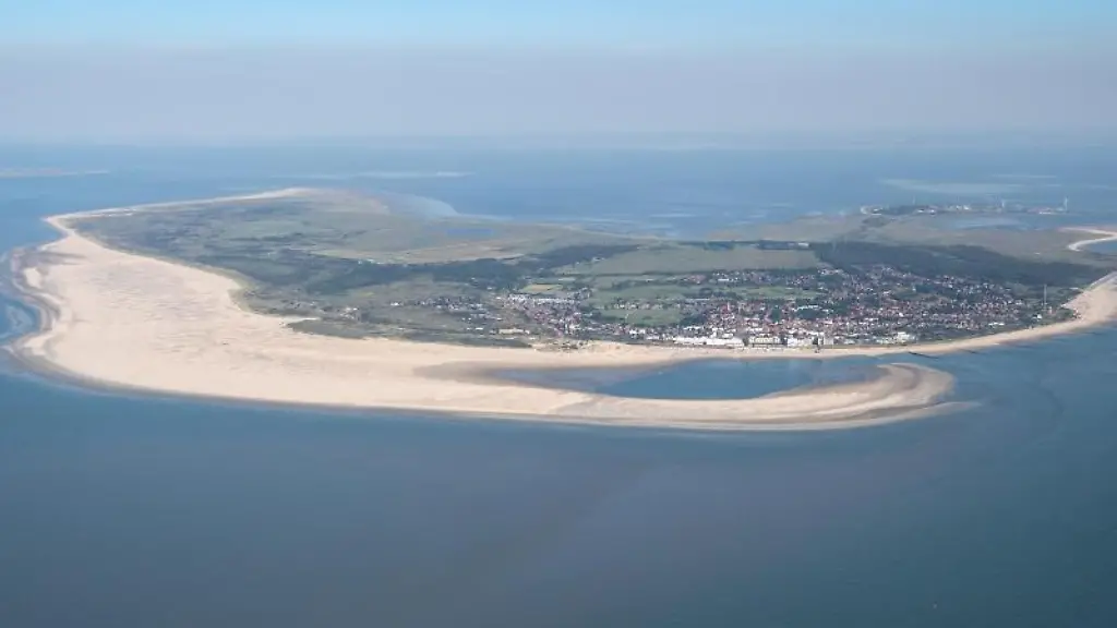 Die-Insel-Borkum-aus-der-Luft