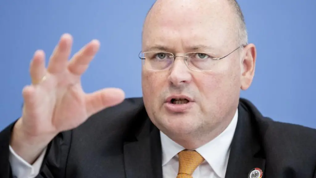 Praesident-des-Bundesamtes-fuer-Sicherheit-in-der-Informationstechnik-Arne-Schoenbohm-in-Berlin
