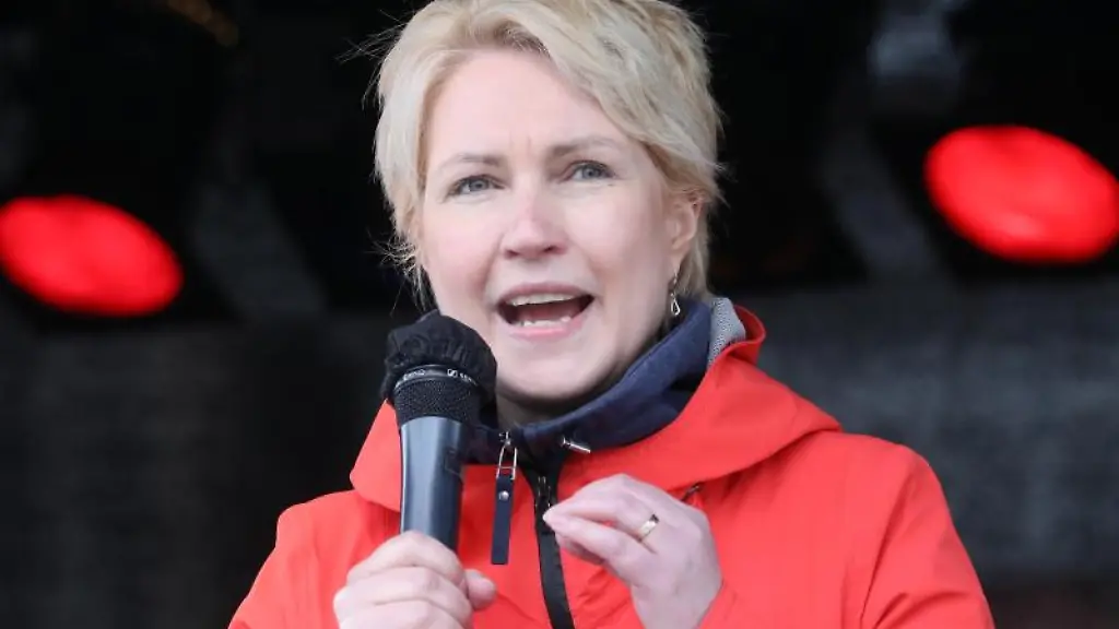 Manuela-Schwesig-SPD-Ministerpraesidentin-von-Mecklenburg-Vorpommern-spricht