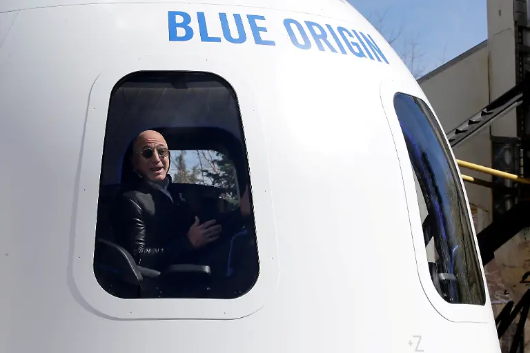 2021-06-07T111306Z-179529725-RC2NVN9UGPFB-RTRMADP-3-SPACE-EXPLORATION-BLUEORIGIN-BEZOS