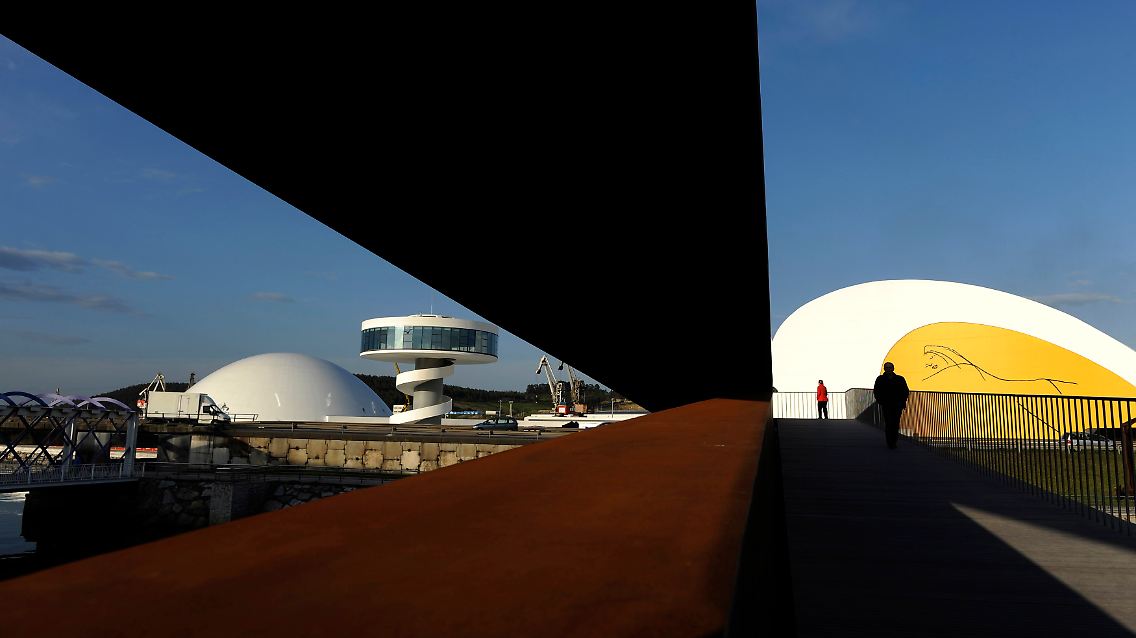 2011-03-24T193434Z_01_MAD100_RTRMDNP_3_SPAIN.JPG6786934274040113024.jpg