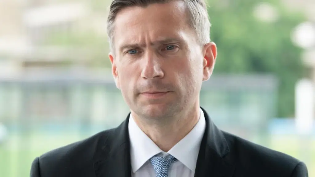 Martin-Dulig-SPD-Wirtschaftsminister-von-Sachsen-schaut-in-die-Kamera