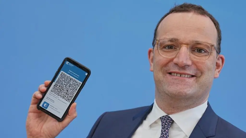 Gesundheitminister-Spahn-praesentiert-in-Berlin-die-App-zum-digitalen-Impfpass